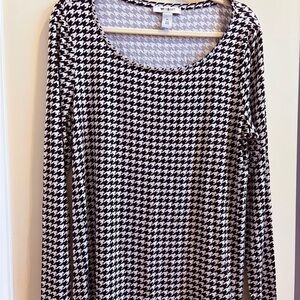 White House Black Market Black and White Houndstooth Long Sleeve Tee